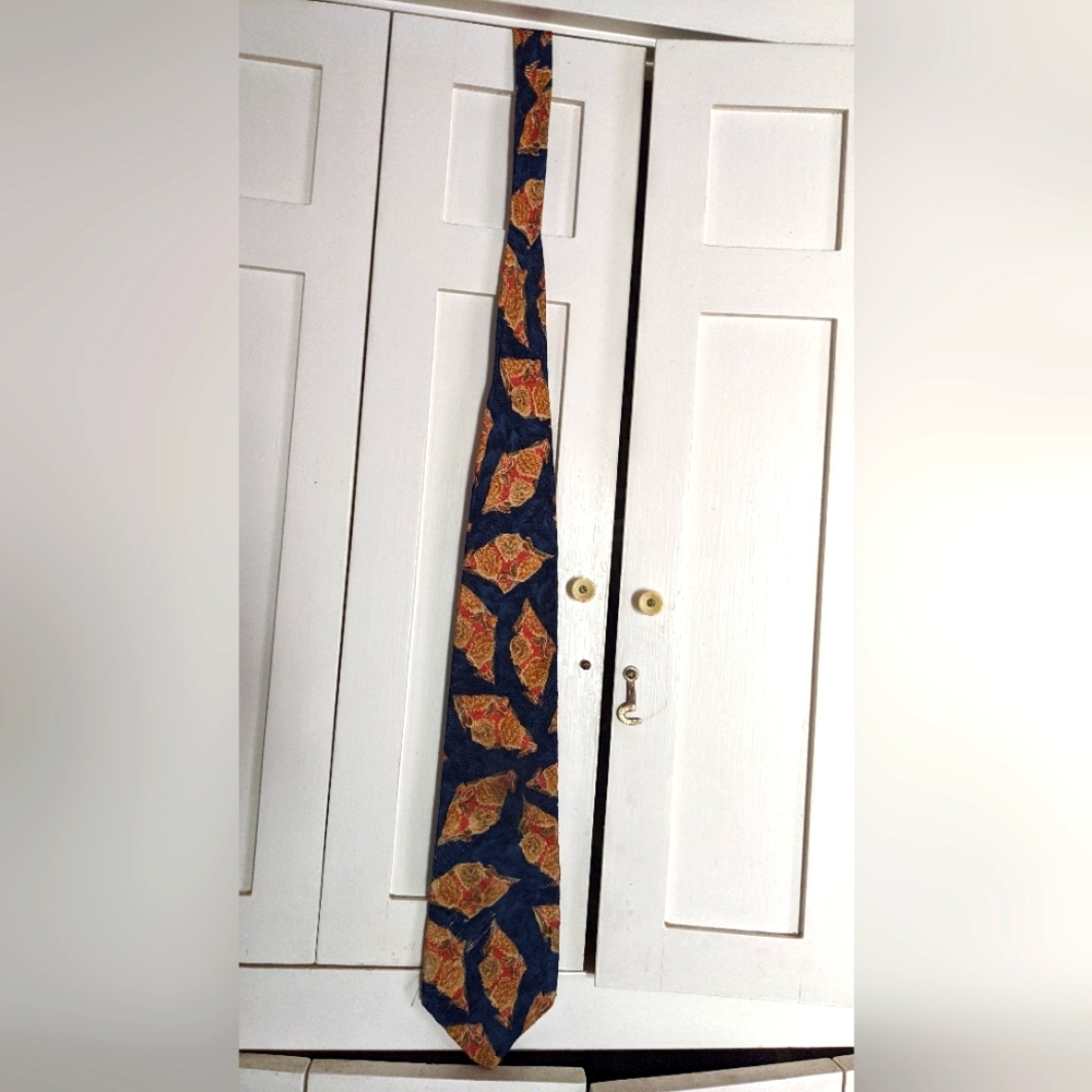 Vintage tie by Roberts.